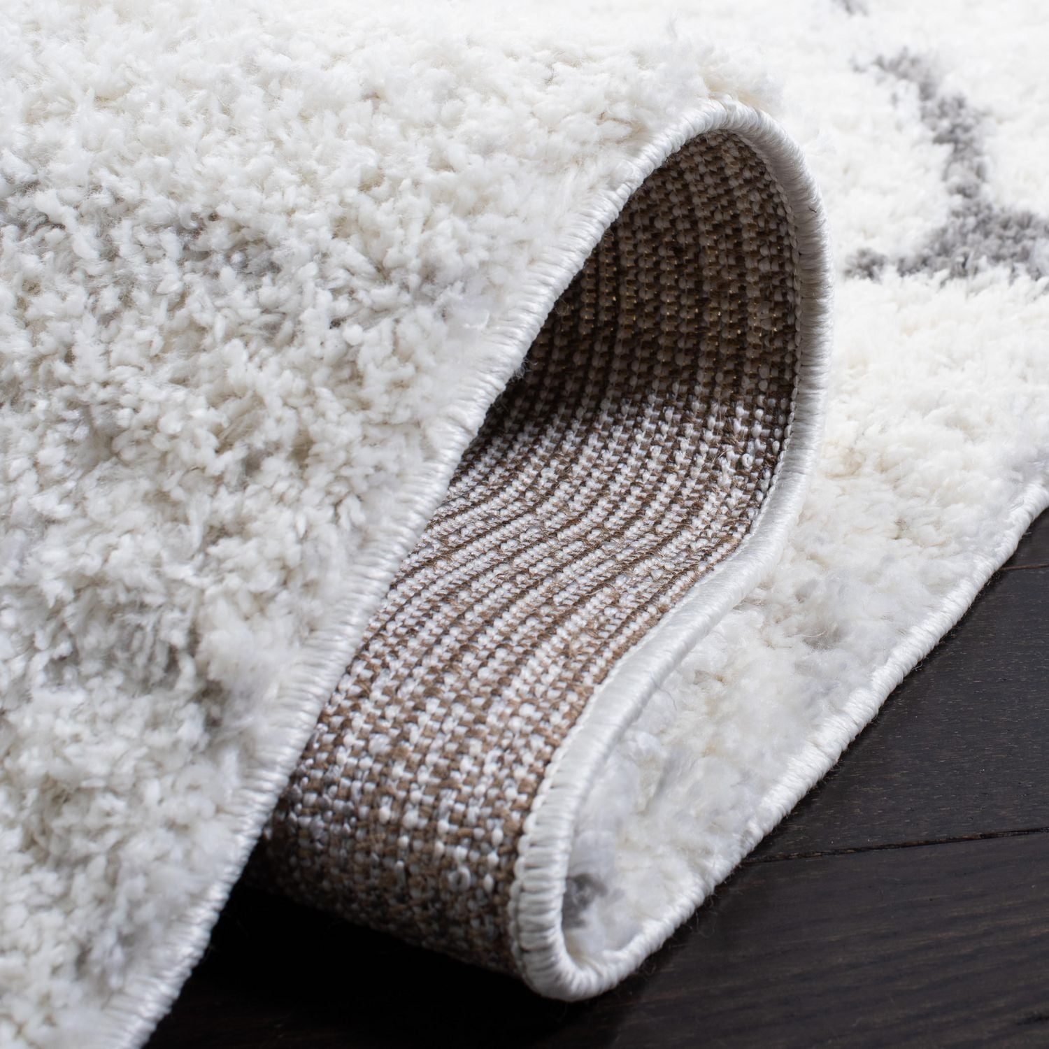 SAFAVIEH Berber Santana Geometric Shag Area Rug