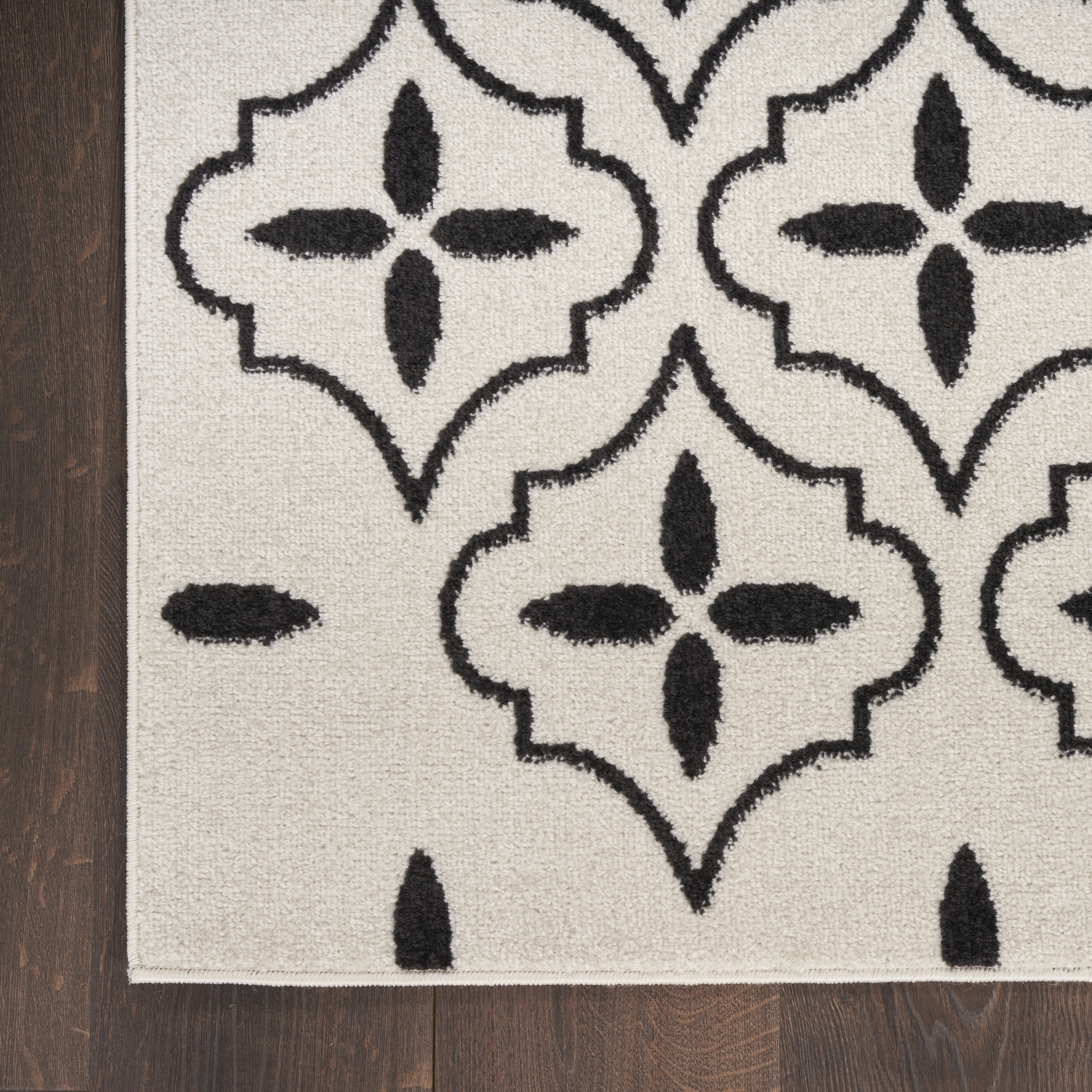 Nourison Essentials Indoor/Outdoor Ivory Black 2'2" x 7'6" Area Rug (2x8)