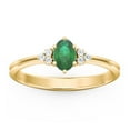 thumbnail image 2 of Bague Ovale avec Pierre de Naissance et Accents sur l'Épaule - Émeraude (Mai), 2 of 5