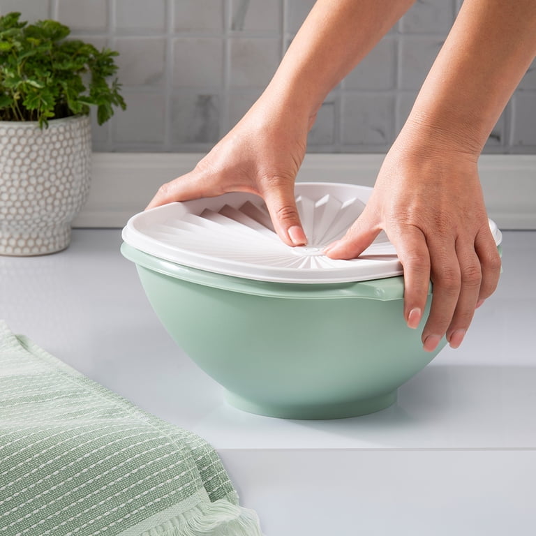 Tupperware Heritage 11.75-Cup Food Storage Bowl with Lid, Green