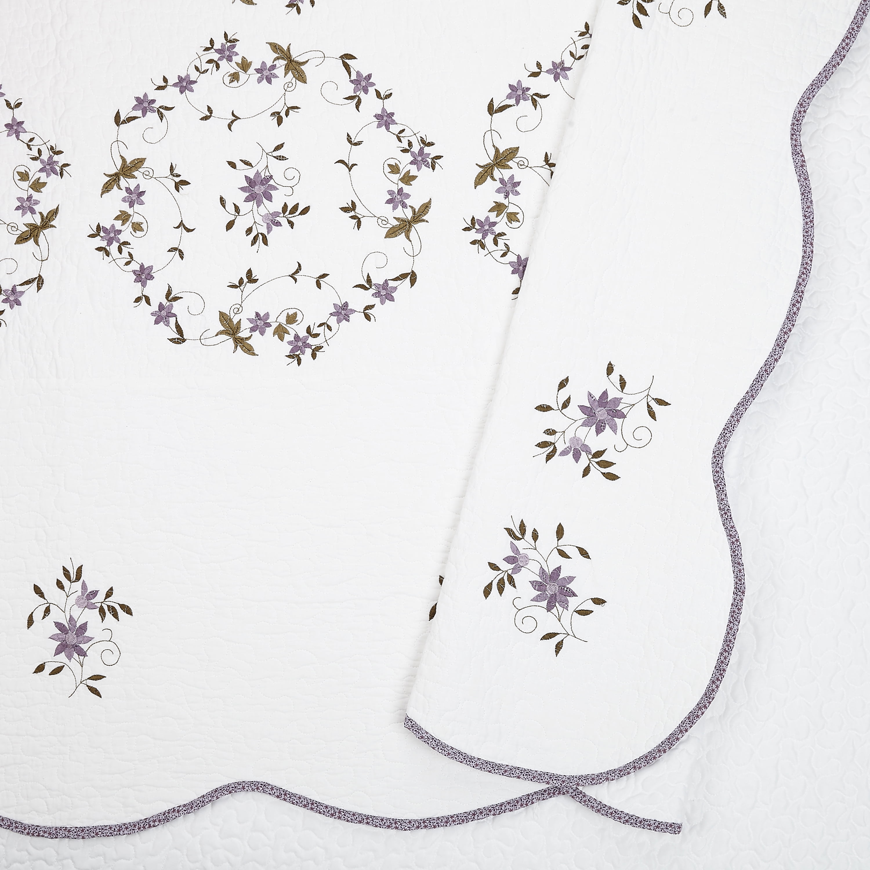 Modern Heirloom Gwen White/Purple Floral Embroidered Quilt Set 3-Piece Quilt Set, Full/Queen