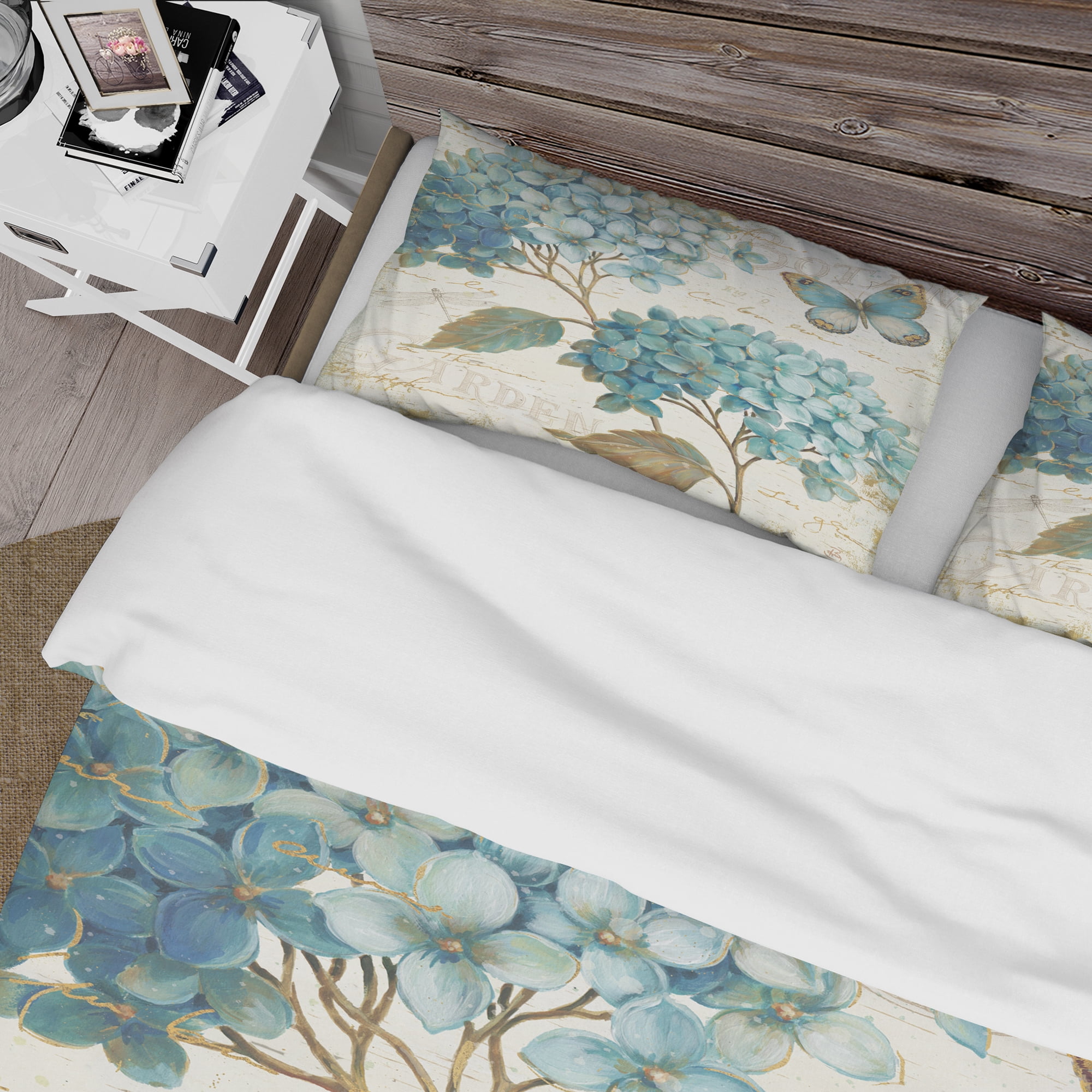 Designart 'butterfly Blue Garden I' Cottage Duvet Cover Set