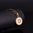 thumbnail image 4 of Collar de acero inoxidable con letras en forma de concha de color dorado redondo para mujer, colgante de acero de titanio de estilo europeo y americano con 26 letras en inglés, 4 of 6