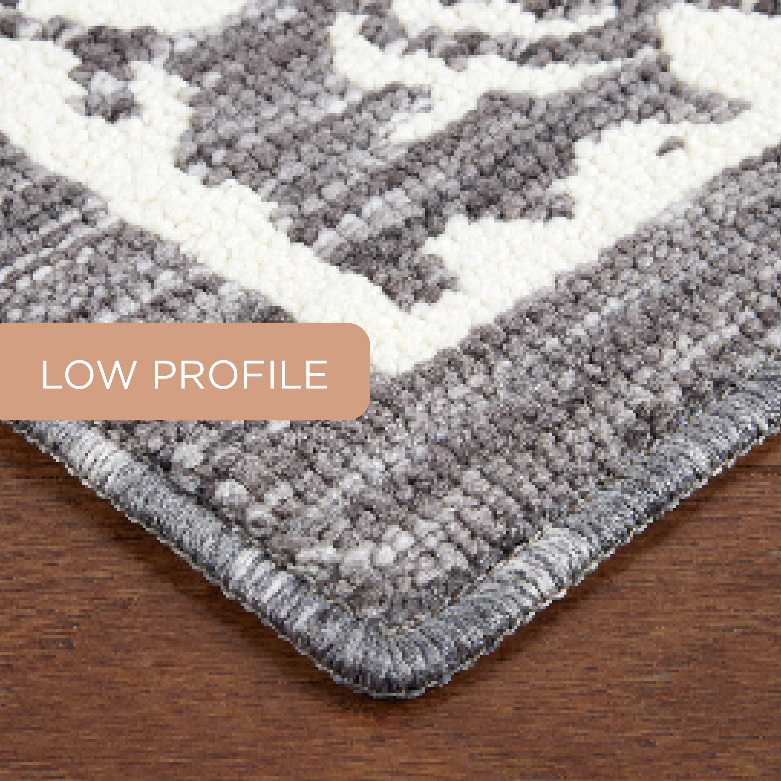 TOWN & COUNTRY EVERYDAY Walker Damask Medallion Everwash® Washable Multi-Use Decorative Rug, Tufted Kitchen Rug, Low-Profile Door Mat, Bedroom Rug and Bath Rug with Non-Slip Backing, Grey, 24"x40"