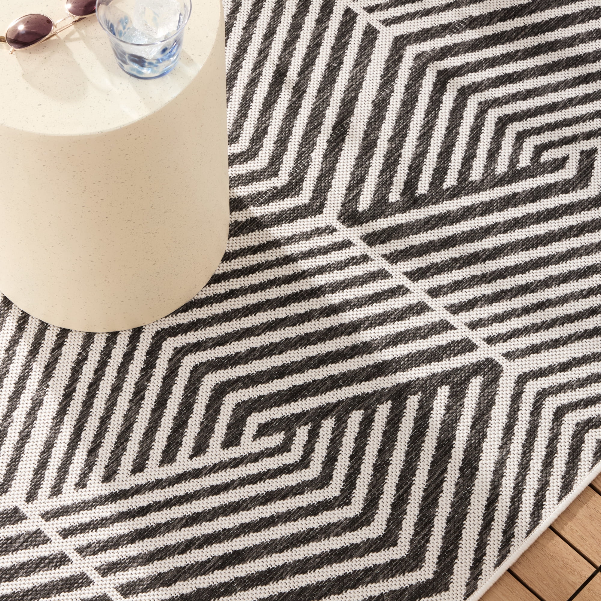 NICOLE MILLER NEW YORK Patio Country Ombre Geo Indoor Outdoor Area Rug, UV Fade Resistant, Low Pile, Black/Cream, 9'2"x12'5"