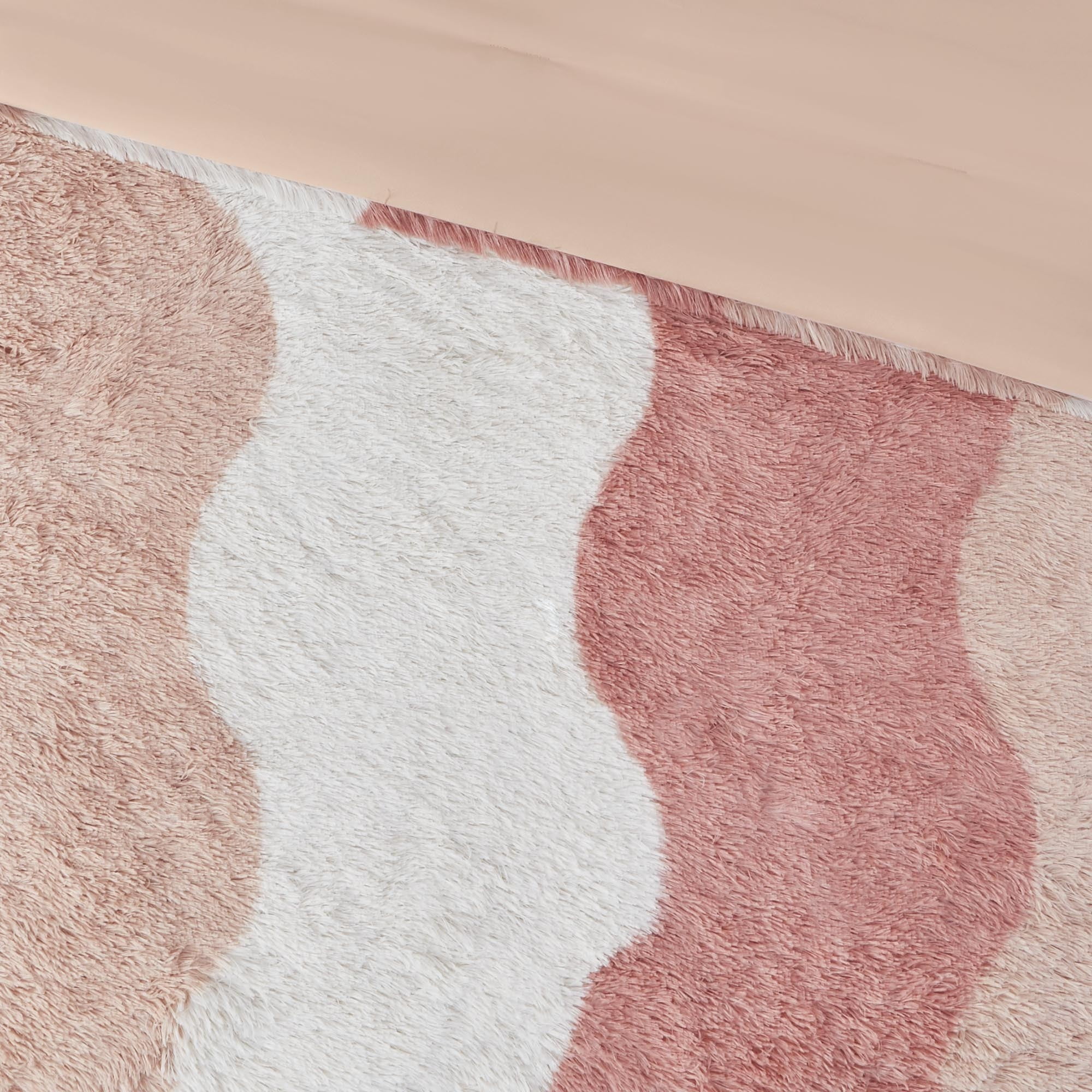 Intelligent Design Twin/Twin XL Comforter Set, Shaggy Faux Fur Wave Warm Bedding Set, 2-Piece Striped Ombre Design Warm Comforter Bed Set, Blush