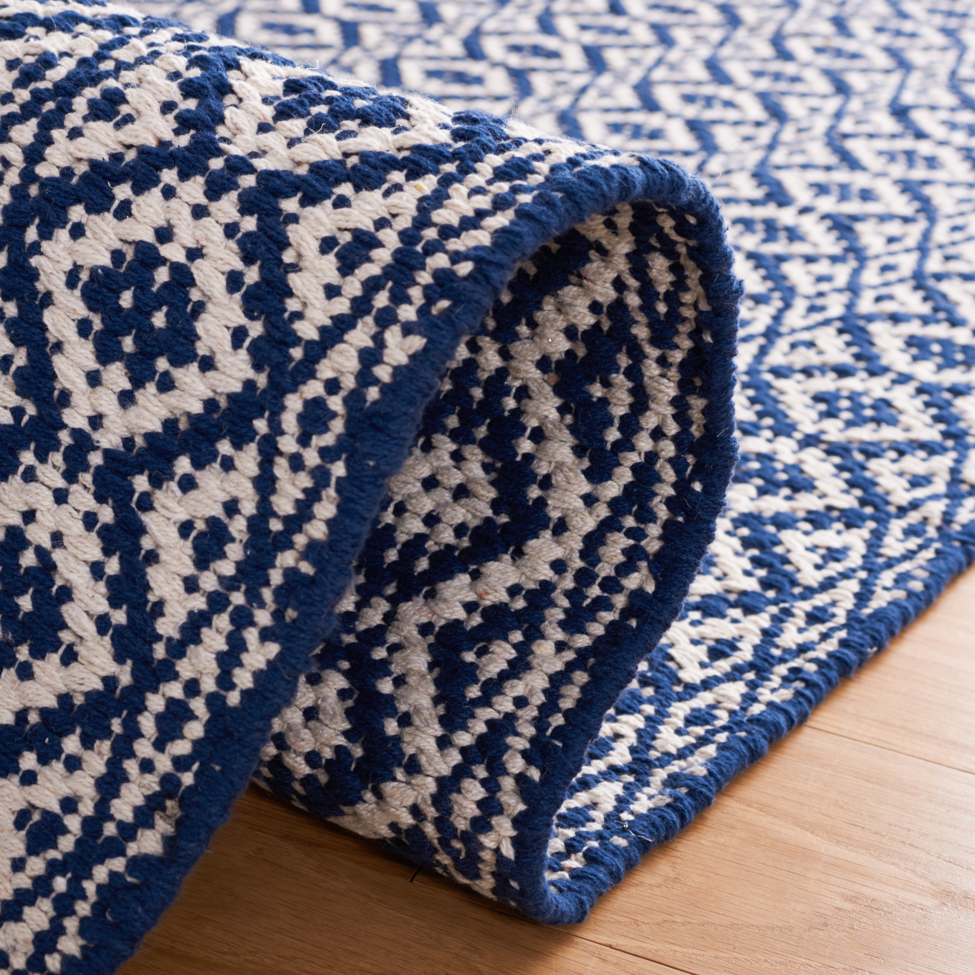 Safavieh Montauk Corrine Geometric Cotton Area Rug, Ivory/Navy, 6' x 9'