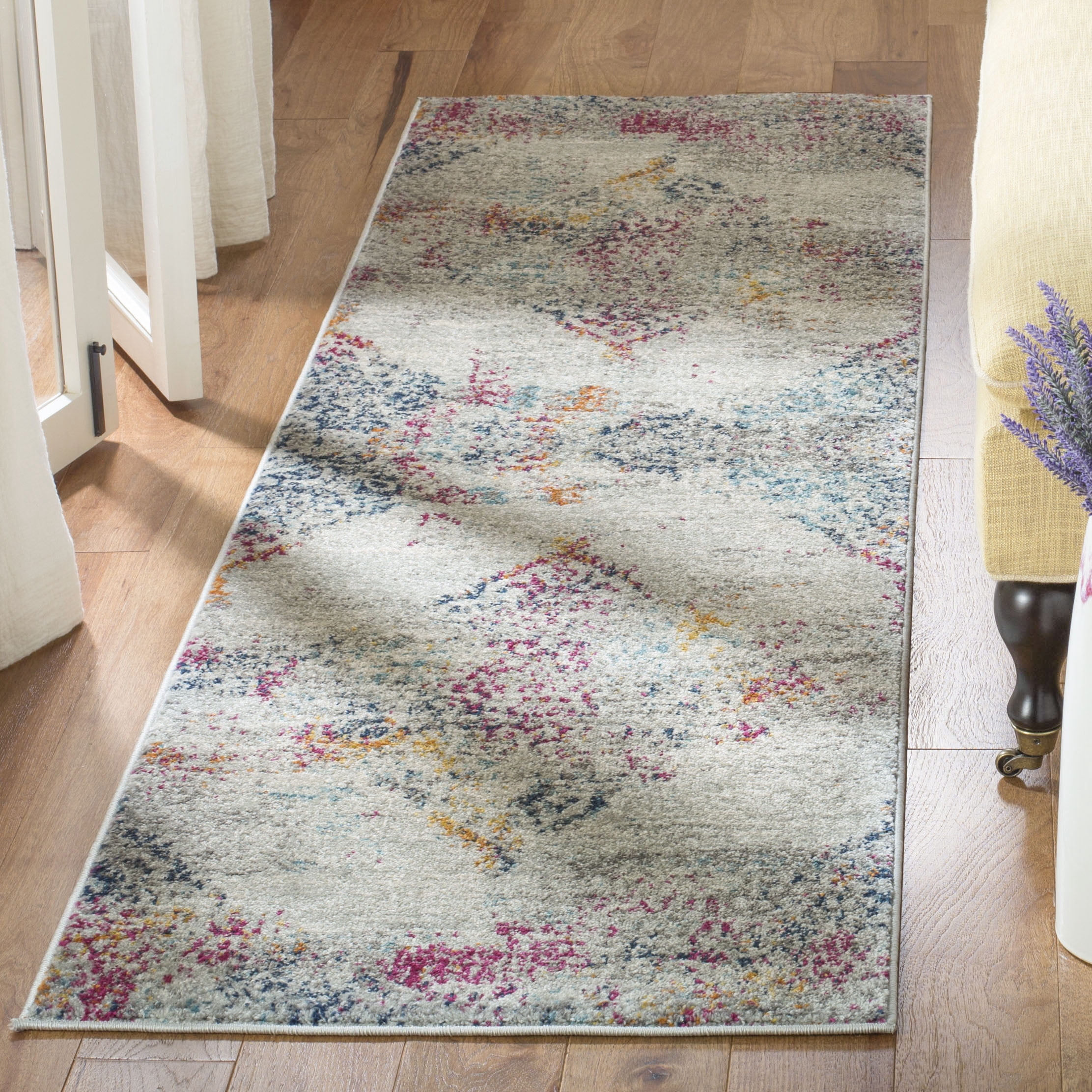 Safavieh Madison Michelle Distressed Runner Rug, Light Gray/Fuchsia, 2'3" x 8'