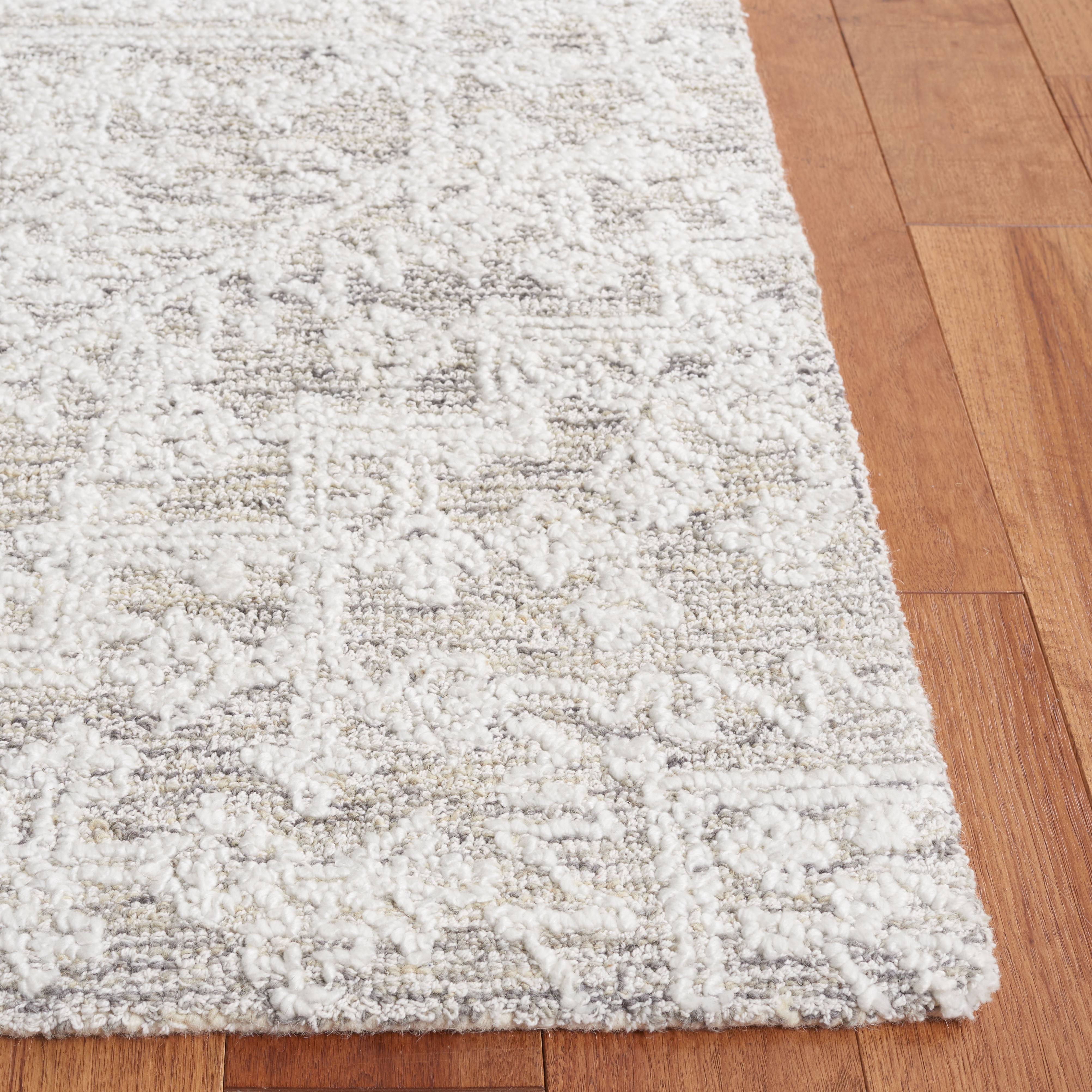 SAFAVIEH Ebony Addison Floral Area Rug, Ivory/Silver, 6' x 9'