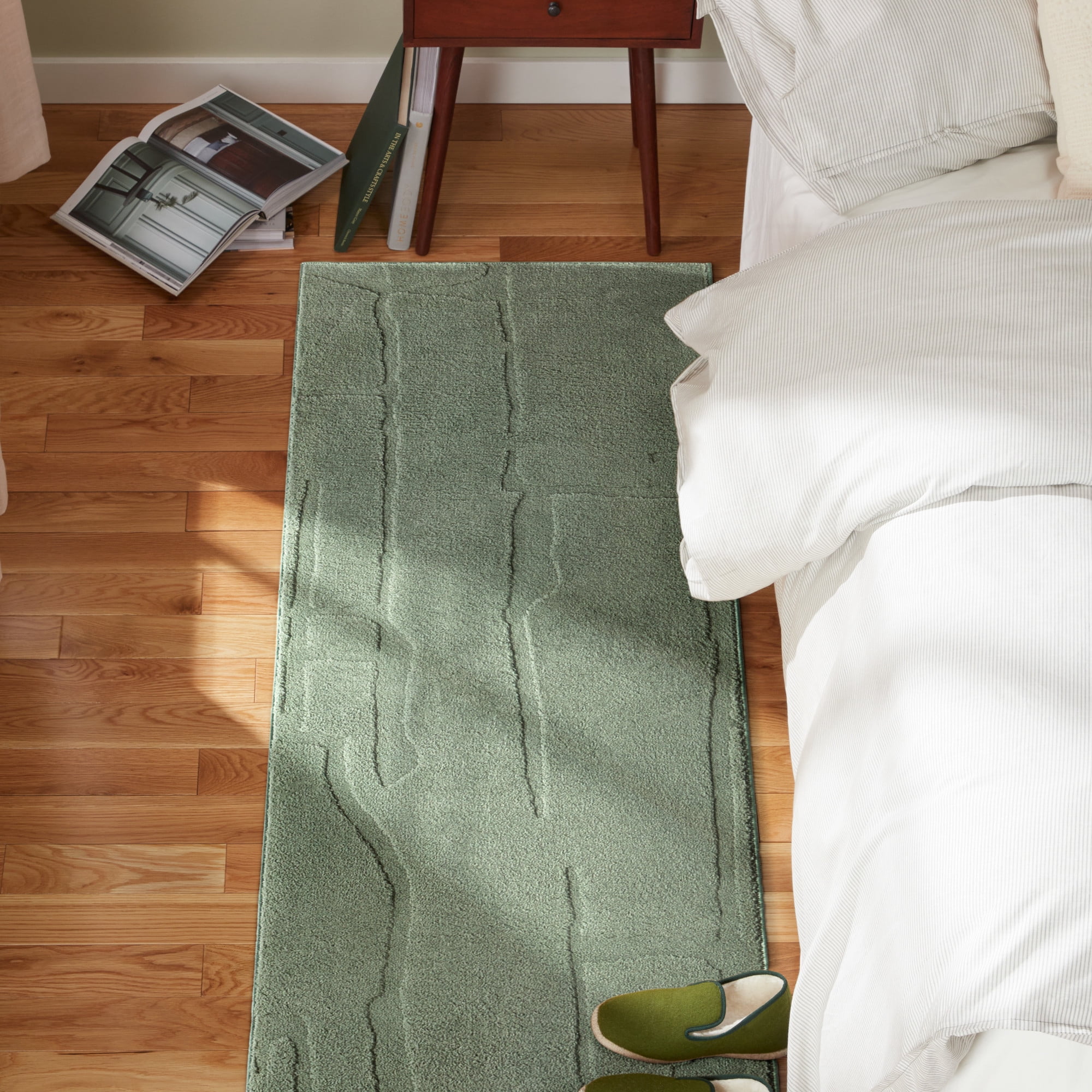 TOWN & COUNTRY EVERYDAY Rae Abstract Organic Soft Felt Everwash®, Machine Washable Area Rug with Non-Slip Backing, Abstract Rug, Sage Green, 1'7"x7'2"