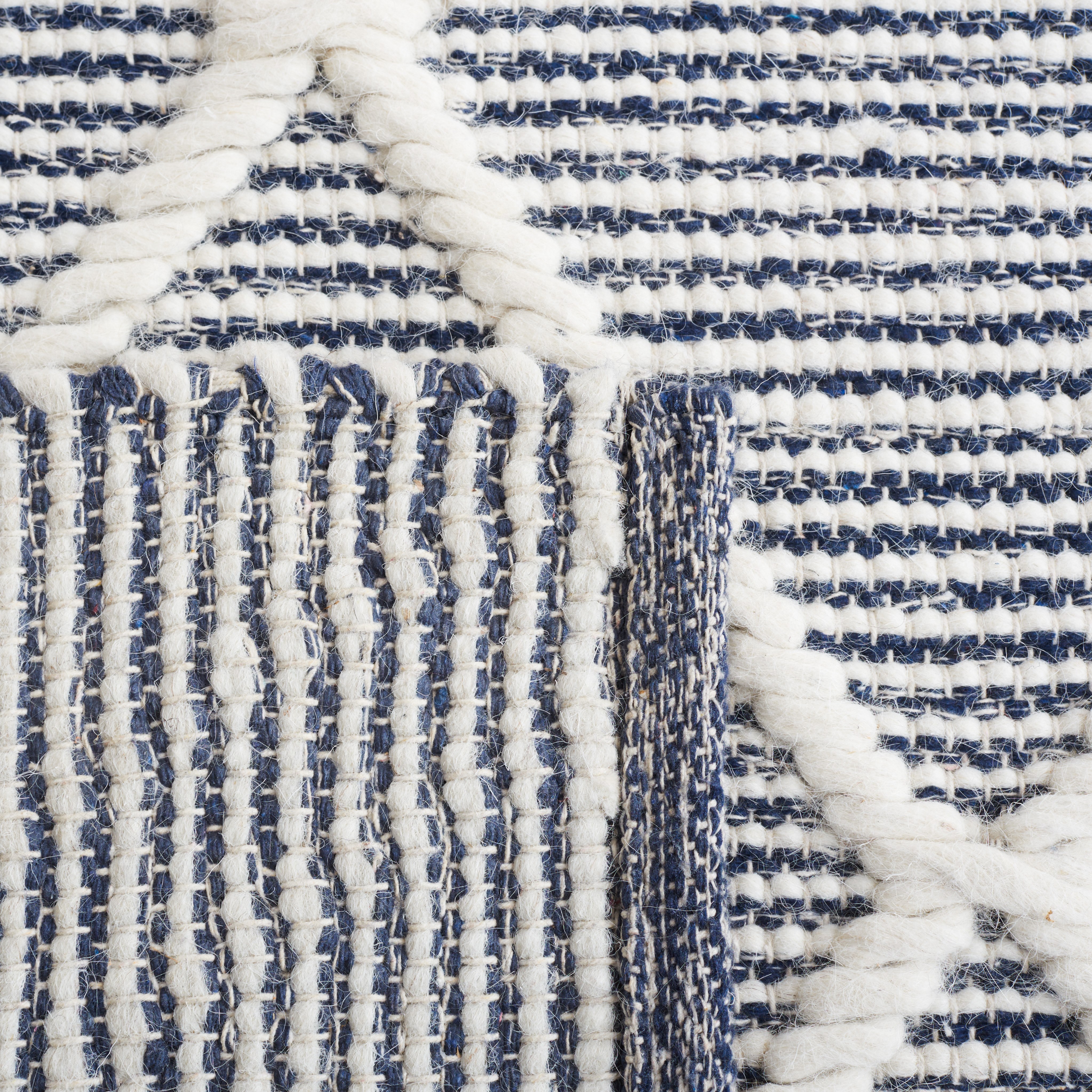 SAFAVIEH Natura Natasha Geometric Area Rug, Navy/Ivory, 6' x 6' Square
