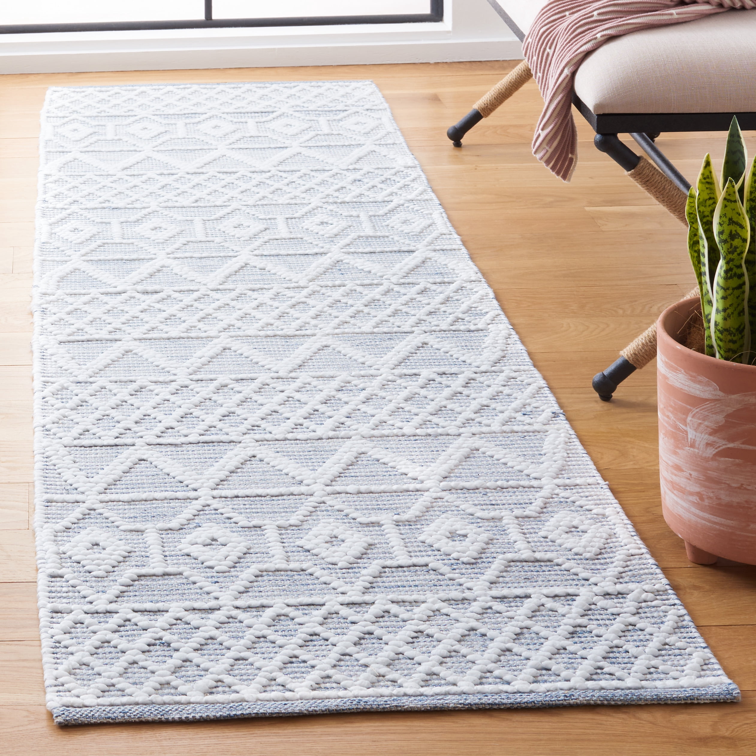 SAFAVIEH Natura Talisha Geometric Runner Rug, Blue/Ivory, 2'3" x 8'
