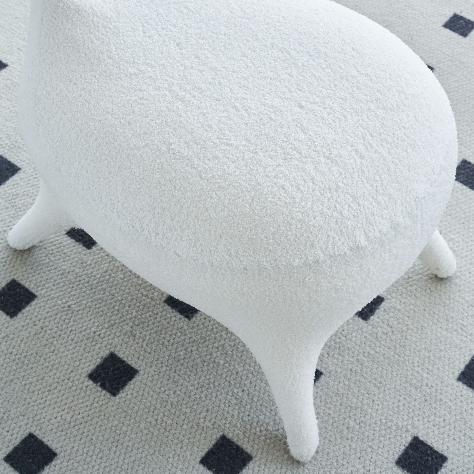DEALTOPS Sherpa Lamb Fabric Accent Chair, Fun Lambswool Fabric Upholstered Accent Chair for Gaming Room, Living Room, Bedroom - White