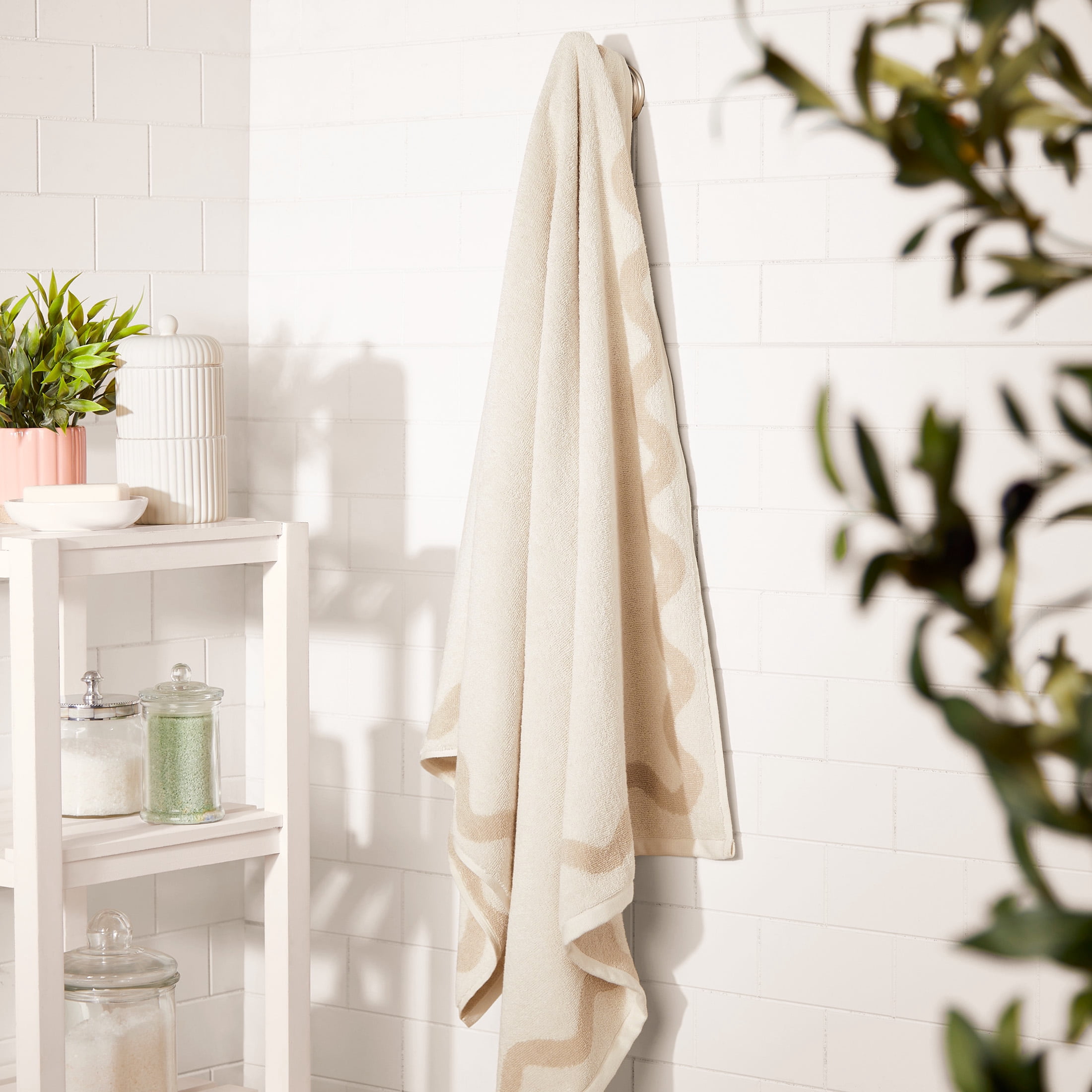 Becky G Scallop White Bath Towel
