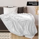 thumbnail image 2 of Cama polar Blanket Utopia, tamaño queen, color blanco, 300 g/m², 2 of 9