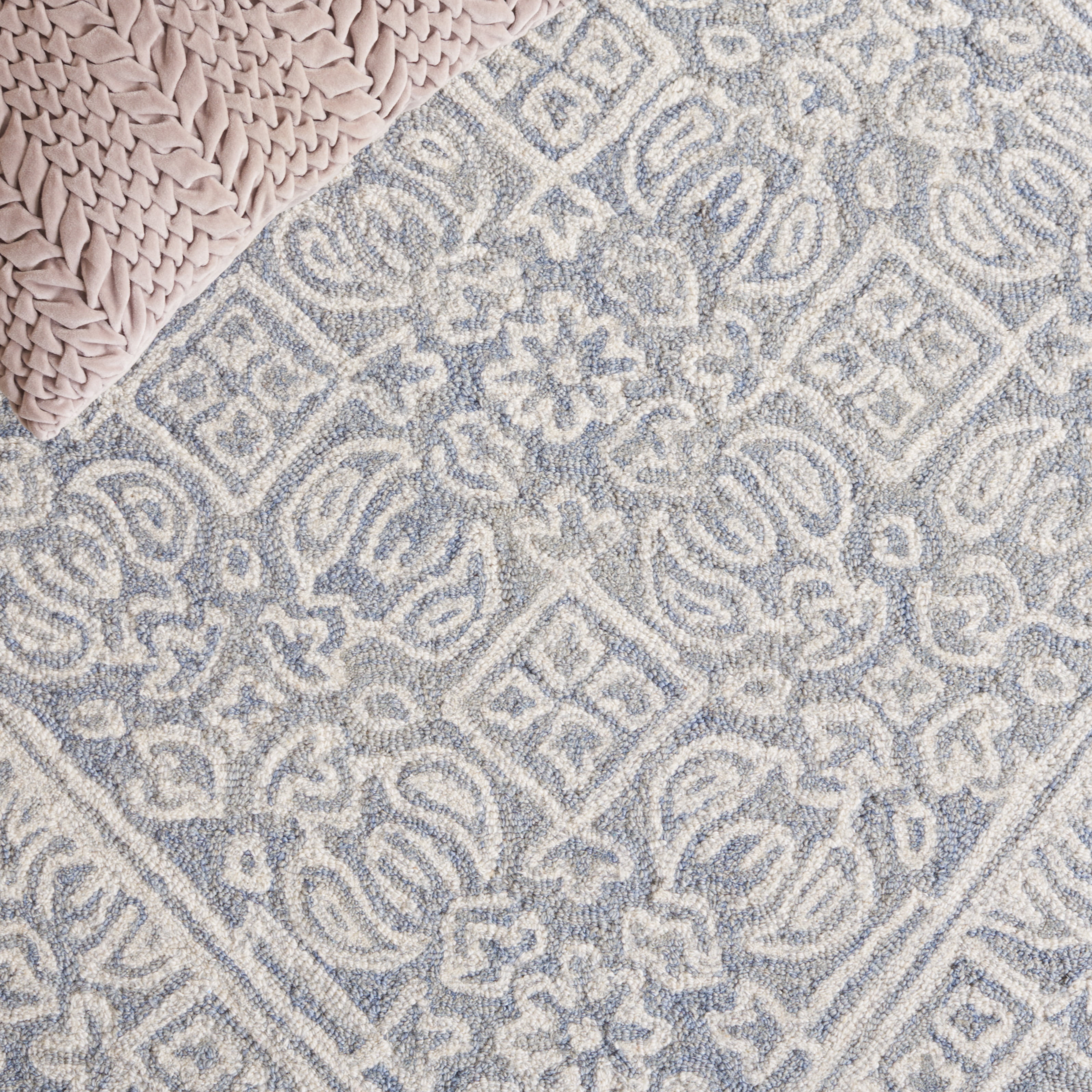 Safavieh Dip Dye Felicia Floral Area Rug, Gray/Ivory, 3' x 5'