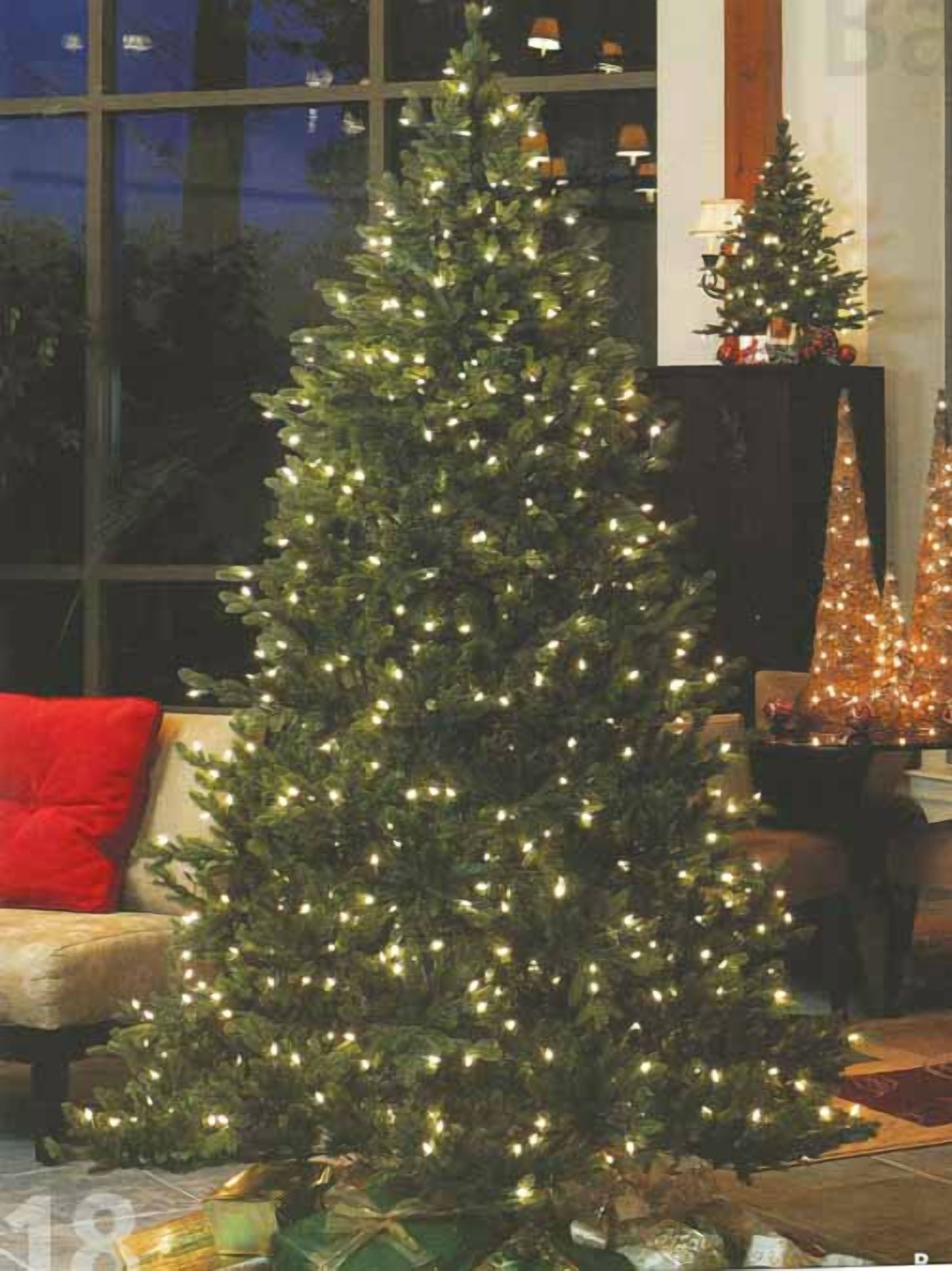 Pre-Lit Savannah Spruce Medium Artificial Christmas Tree - 7.5' - Clear Lights
