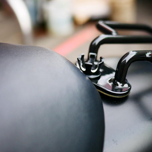 Tornillos de tornillo de asiento de aluminio con diseño de corona de 1/4 "para un estilo profesional negro 01 Sharpla Cubierta de lengüeta de asiento de motocicleta