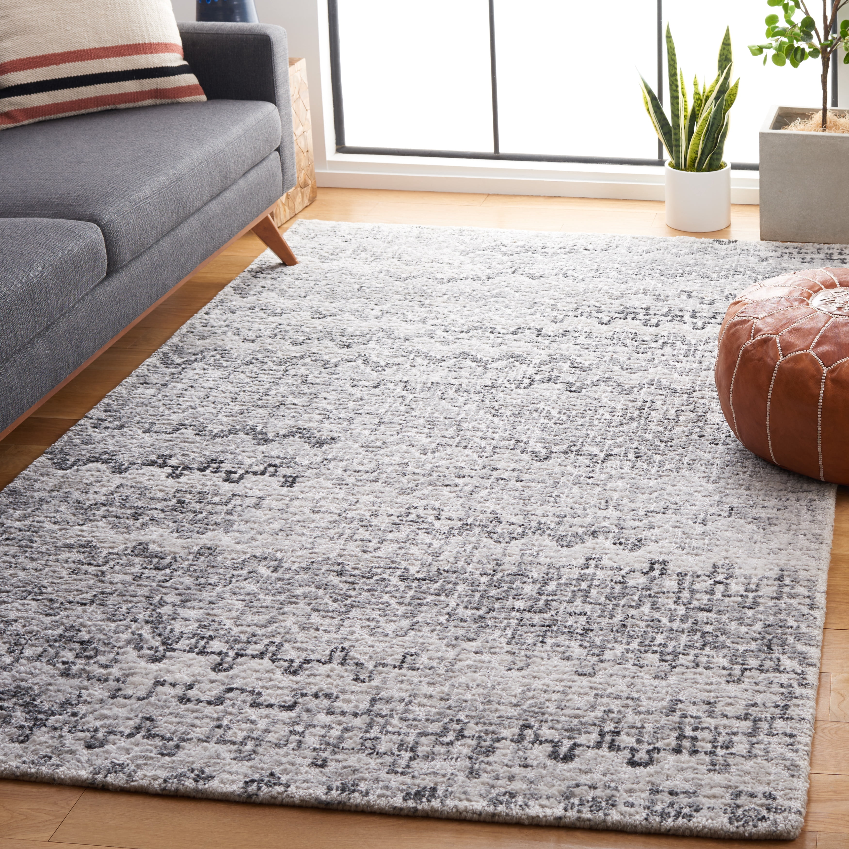 SAFAVIEH Marquee Endika Geometric Polyester Area Rug, Grey/Ivory, 4' x 6'