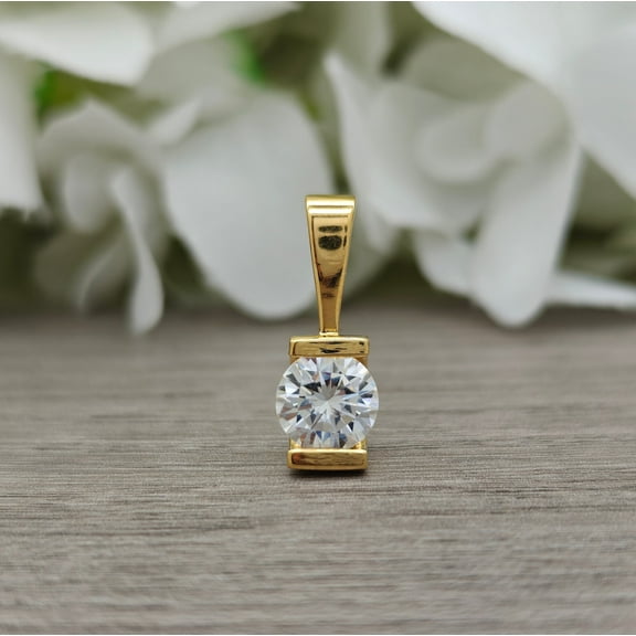 Silver & Stone Jewels Pretty 14K Yellow Gold Finish Round Brilliant Cut Cubic Zirconia Half Bezel Set Solitaire Pendant