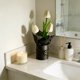 thumbnail image 5 of Decoración de plantas en maceta con flores artificiales simuladas de tulipanes – Arreglo de tulipanes en PU Negro Rosa Blanco, 10,24 pulgadas, adorno de oficina en casa sin mantenimiento, 5 of 6
