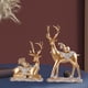 thumbnail image 4 of Figuras nórdicas para amantes de los renos, obras de arte decorativas con detalles de animales, 2 estatuas de ciervo Dorado, 4 of 8
