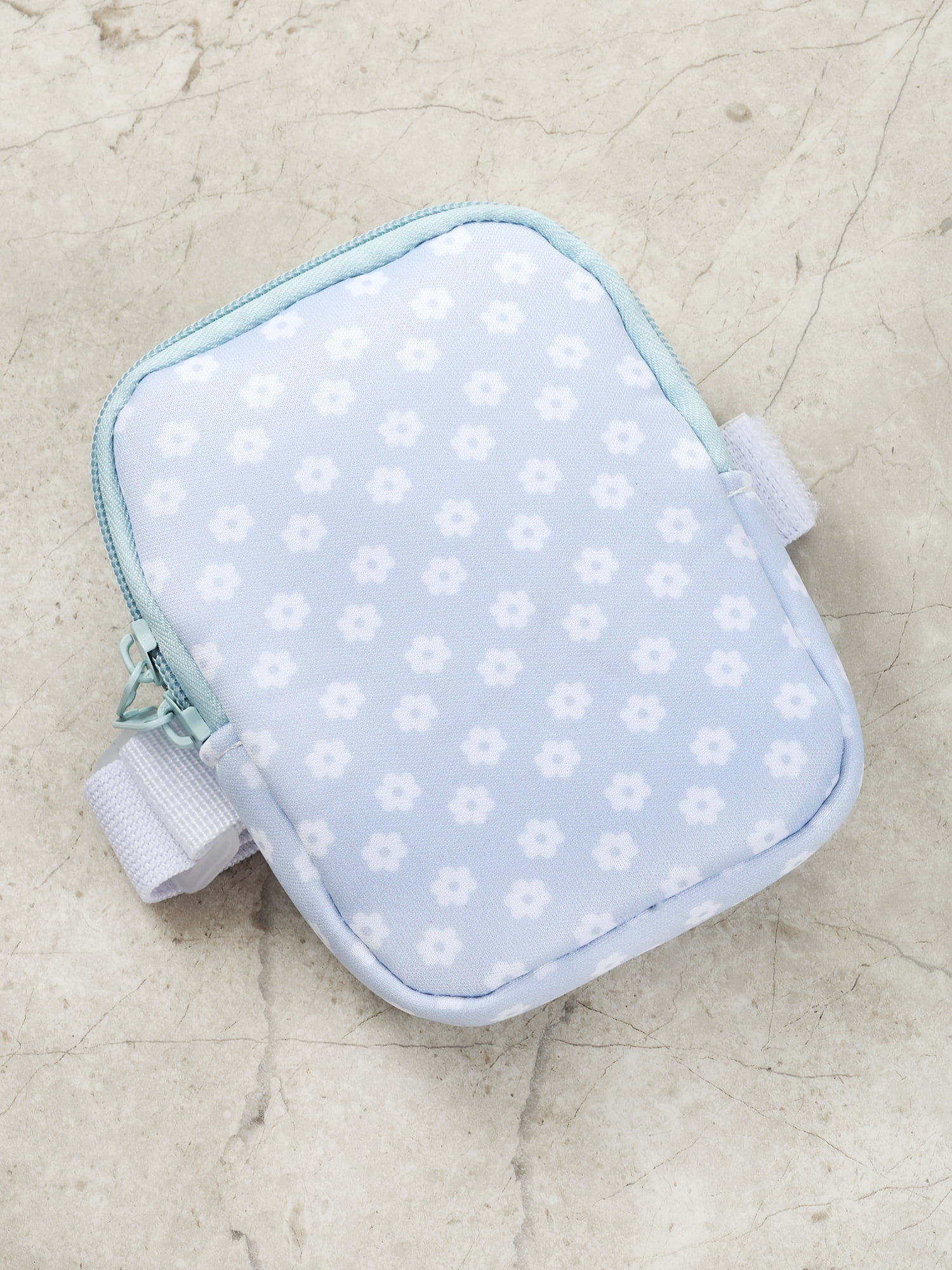 Packed Party Daisy Dream Arm Pouch, Blue, 1 Piece