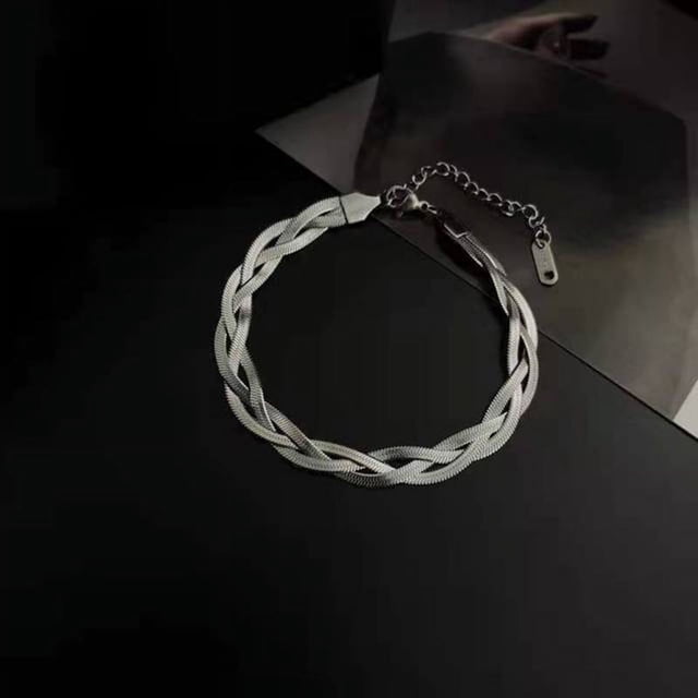 Collar de estilo europeo y americano, collar de cruz de tres colores de acero de titanio, cadena de clavícula trenzada creativa personalizada