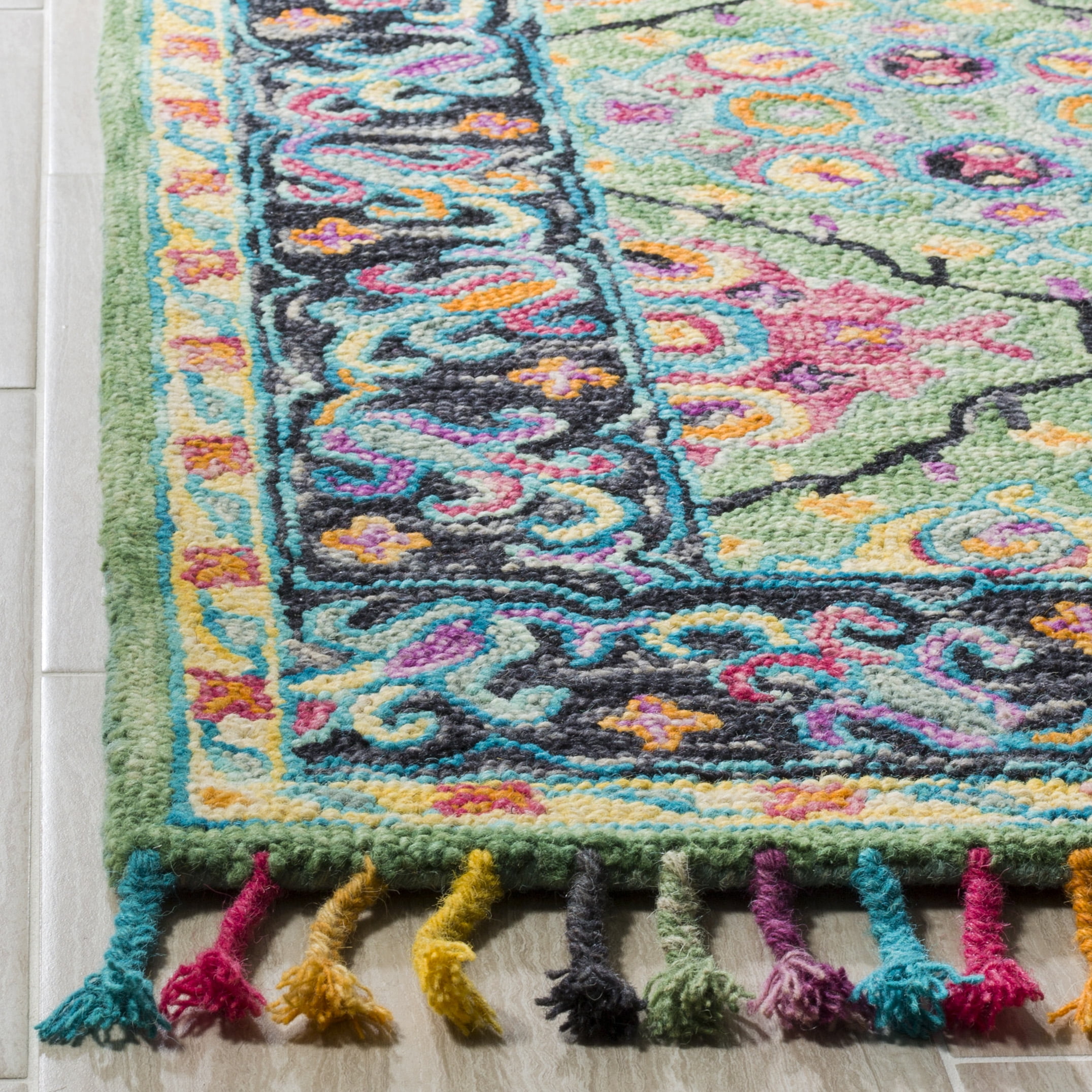 SAFAVIEH Aspen Emely Floral Wool Runner Rug, Light Green/Black, 2'3" x 7'