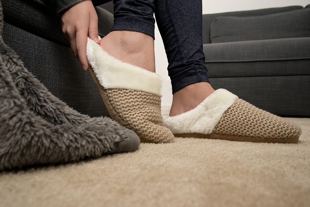 Women’s Weave-Knit Slip-On Indoor Slippers – Plush Padded Plush Home Shoes