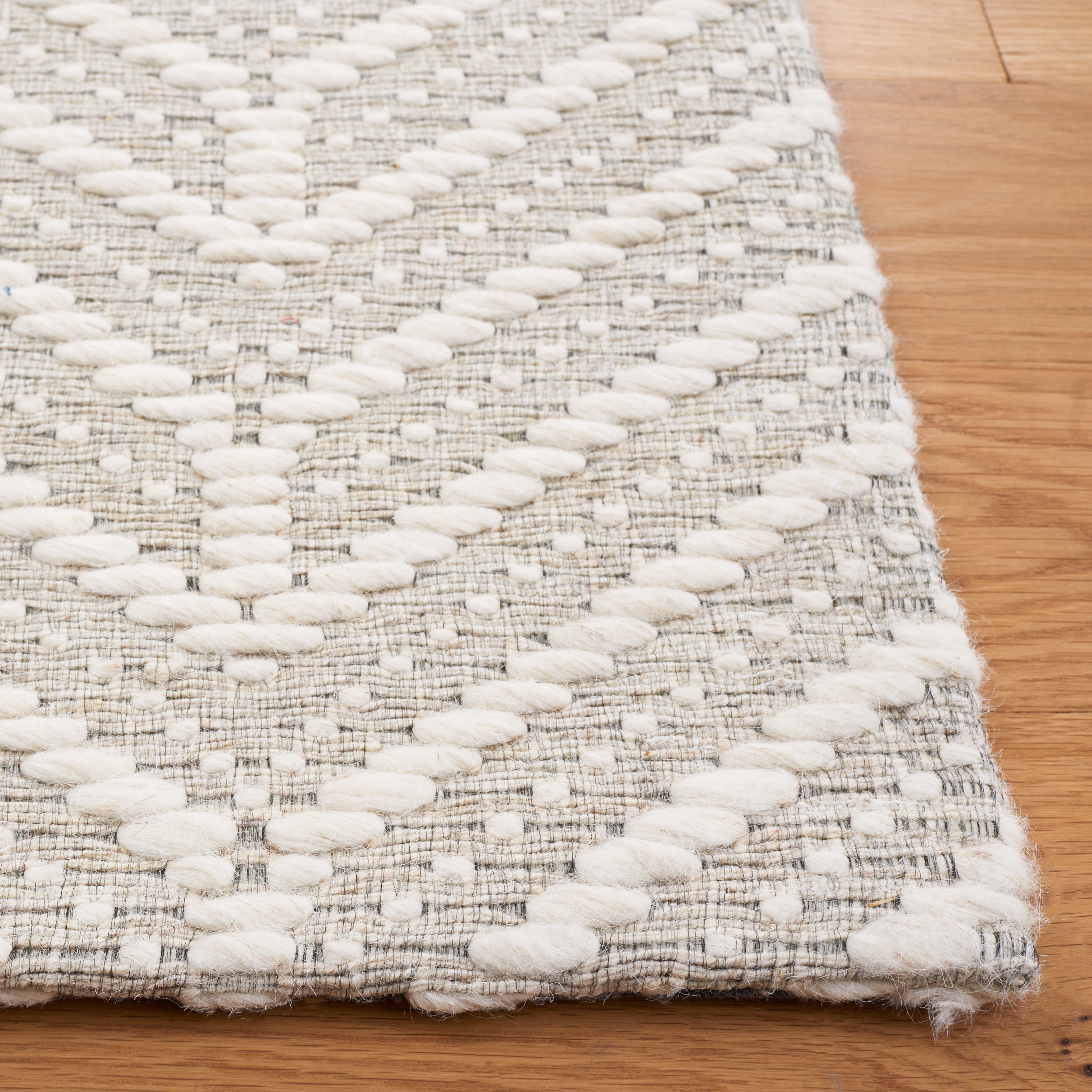 SAFAVIEH Marbella Zowie Zig-Zag Area Rug, Ivory/Beige, 5' x 8'