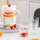 thumbnail image 1 of Jarra de agua fría con 3 tazas, dispensador de plástico de gran capacidad para té helado, zumos, cold brew y agua – diseño bicolor para cocina o salón, 1 of 6