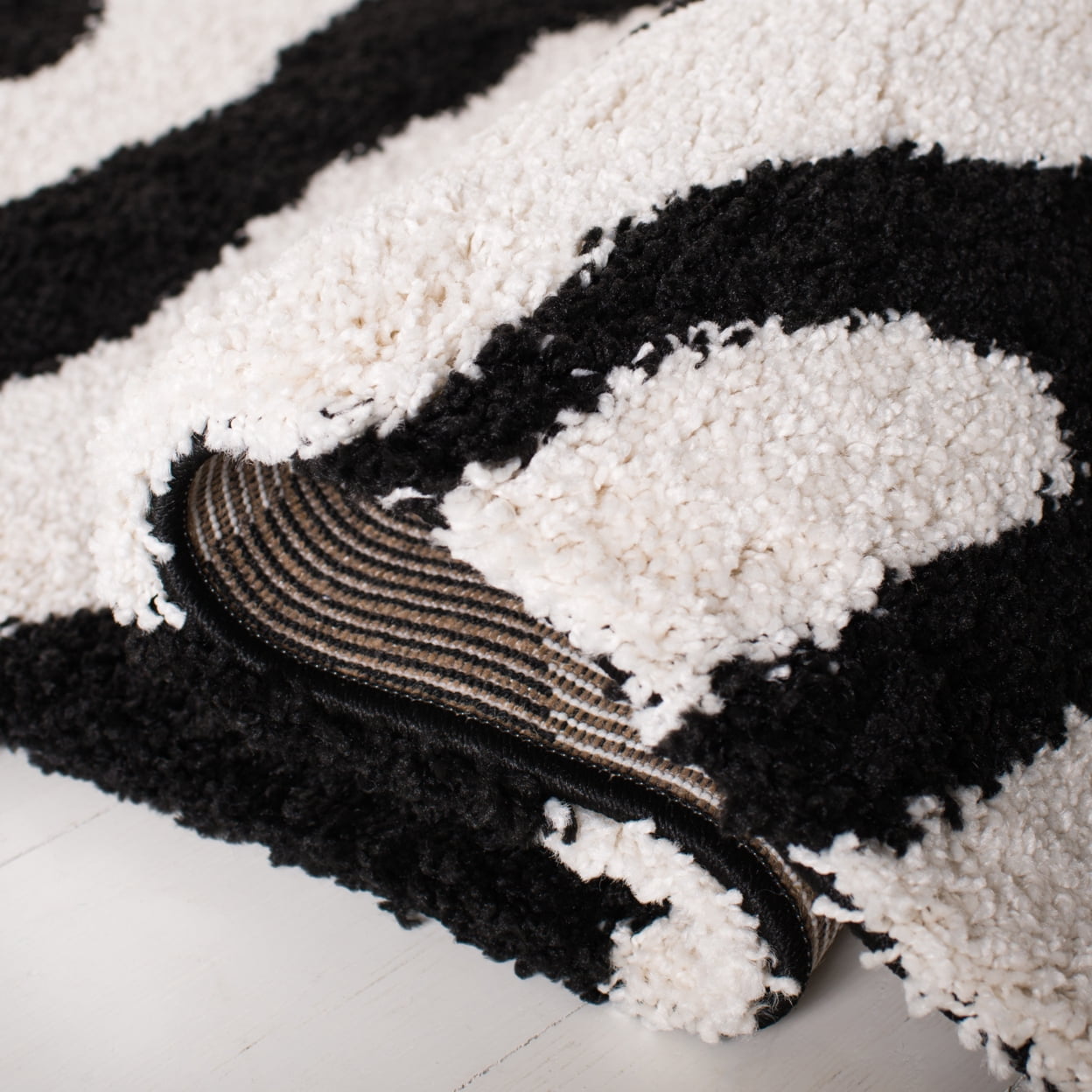 SAFAVIEH Florida Shag Ivana Animal Area Rug, Ivory/Black, 2'3" x 4'