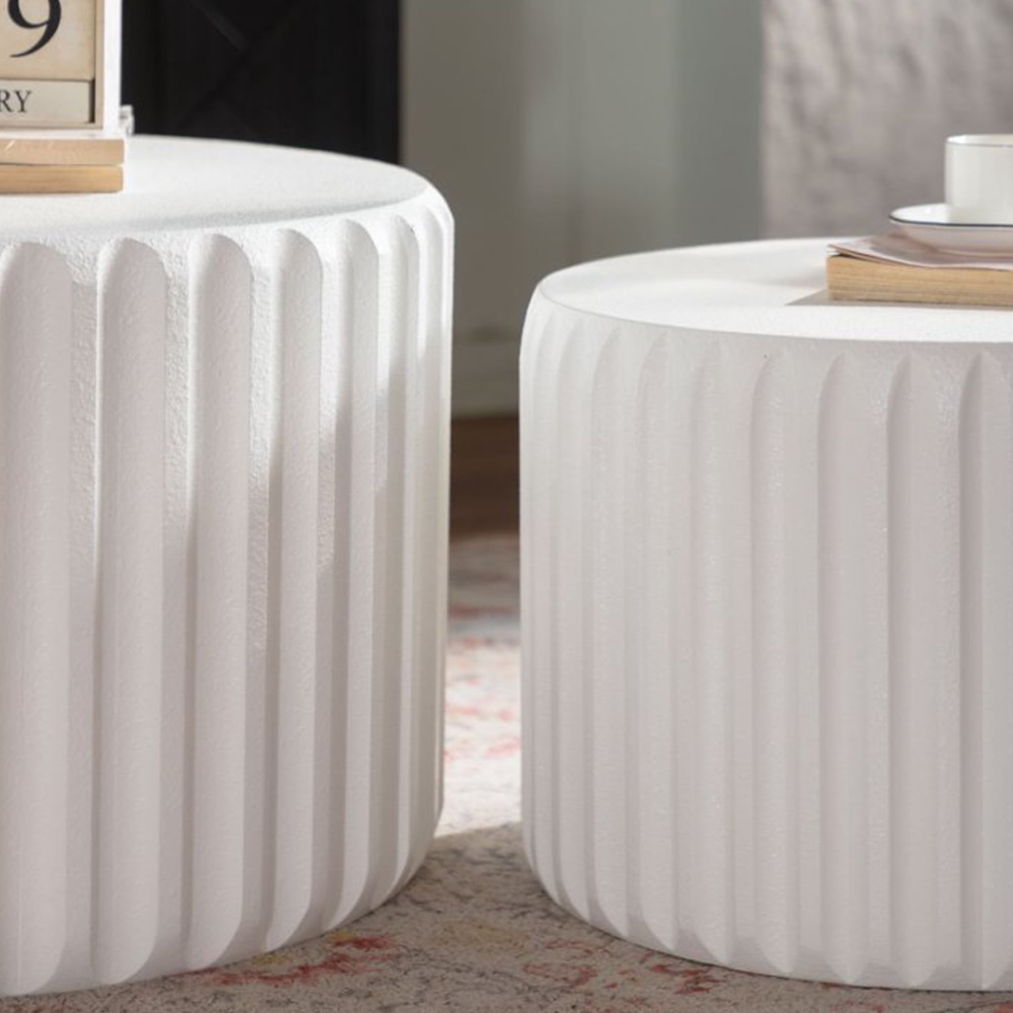 Leumius White Scalloped Round Coffee Table Set Nesting Design, Elegant Curved-Edge Shape for Small Space Living Room Bedroom
