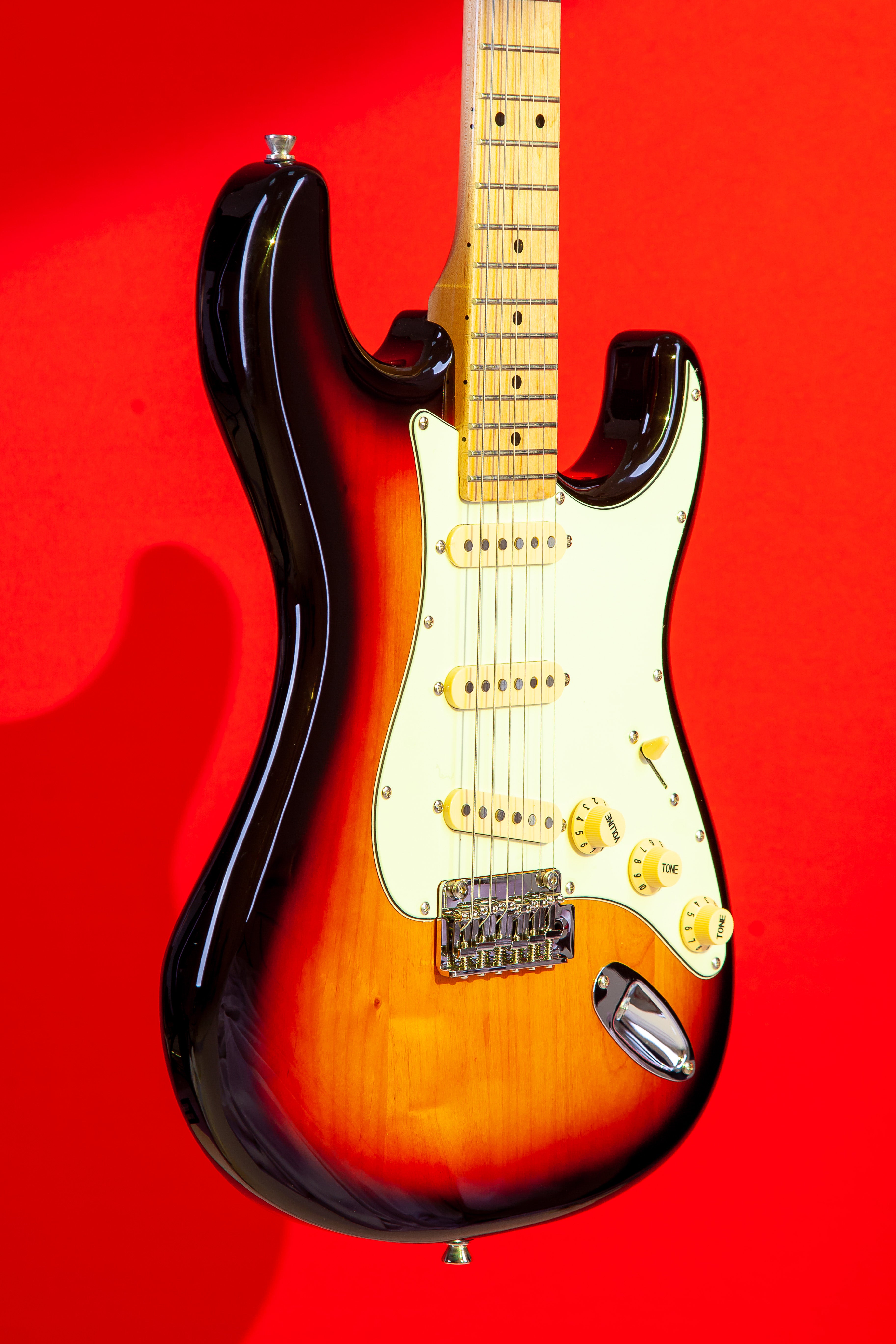 Tagima T 635 CLASSIC-SB-LF/MG Electric Guitar - Sunburst