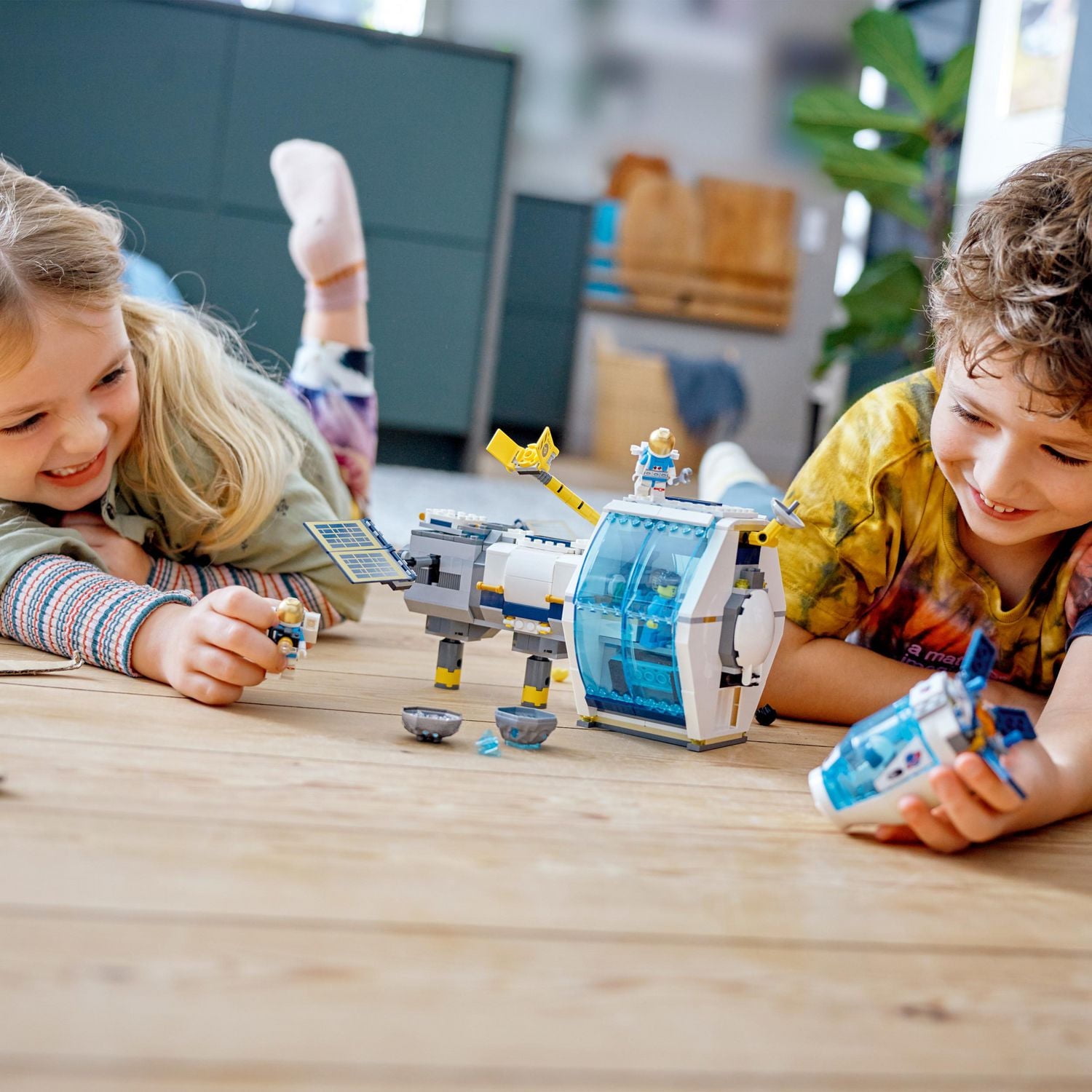 LEGO City La station spatiale lunaire 60349 Ensemble de construction (500 pièces)