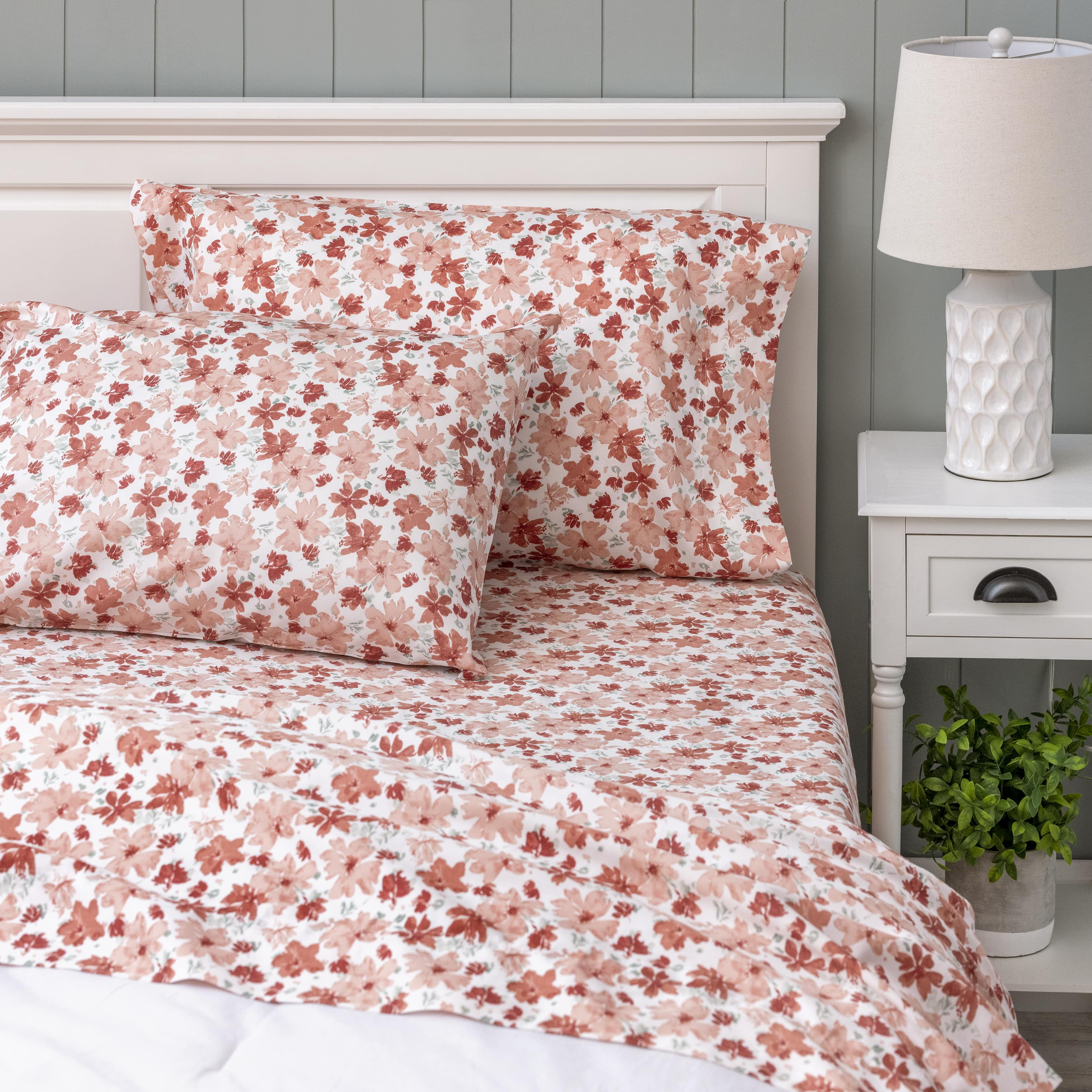 Better Homes & Gardens Signature Soft Cotton & Rayon Made from Bamboo Bed Sheet Set, Queen, Coral Floral