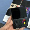 thumbnail image 4 of Consola de Juegos Portátil Retro R33s, Transparente, Pantalla IPS de 3,5 Pulgadas, Miniconsola de Juegos Portátil, Color Negro, 4 of 5