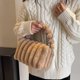 thumbnail image 4 of Bolso de muñeca esponjoso para mujer, monedero pequeño de gran capacidad, informal para otoño e invierno, 4 of 6