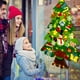 thumbnail image 4 of Árbol de Navidad de fieltro para hacer tú mismo, árbol de Navidad de fieltro para hacer tú mismo con 30 adornos navideños para la parte superior del árbol y cadena de luces para colgar en, 4 of 8