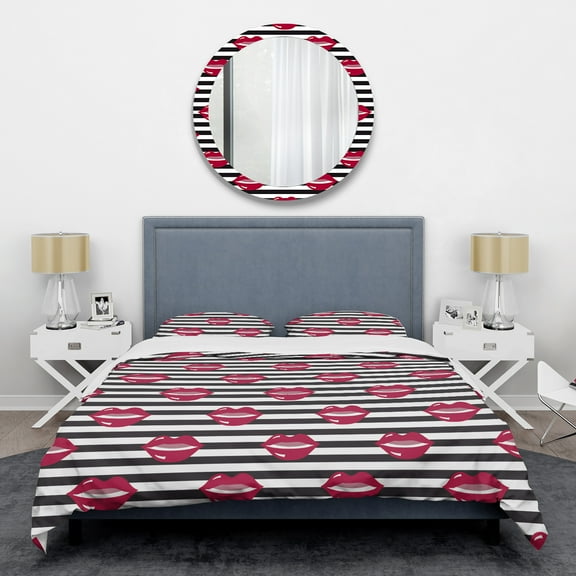 Designart 'Red Lips Fashion Pattern' Mid-Century Modern Duvet Cover Set