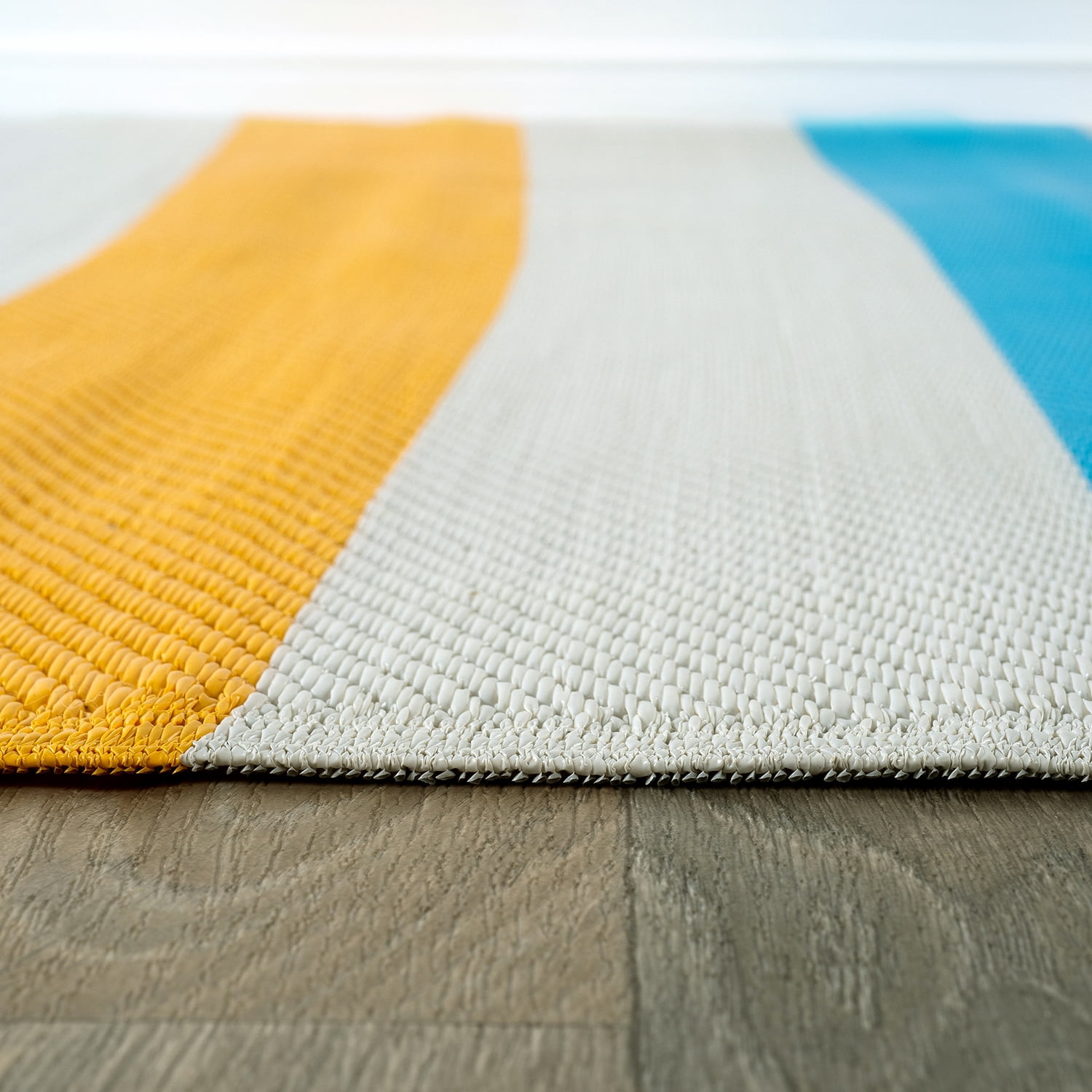 World Rug Gallery Contemporary Stripe Reversible Recycled Plastic Outdoor Picnic Mat, Camping Rug, RV Rug - MULTI 5'x7'