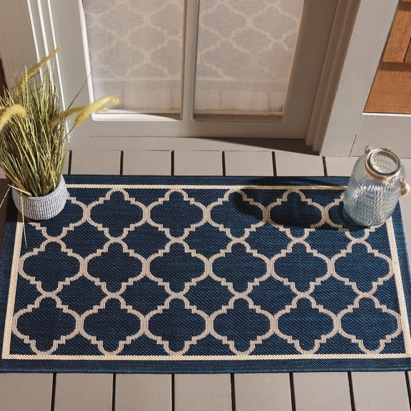 SAFAVIEH Courtyard Alina Geometric Quatrefoil Indoor/Outdoor Area Rug, Navy/Beige, 2' x 3'7"