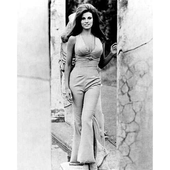 MovieMarket Raquel Welch Smiles 4” x 6” Poster