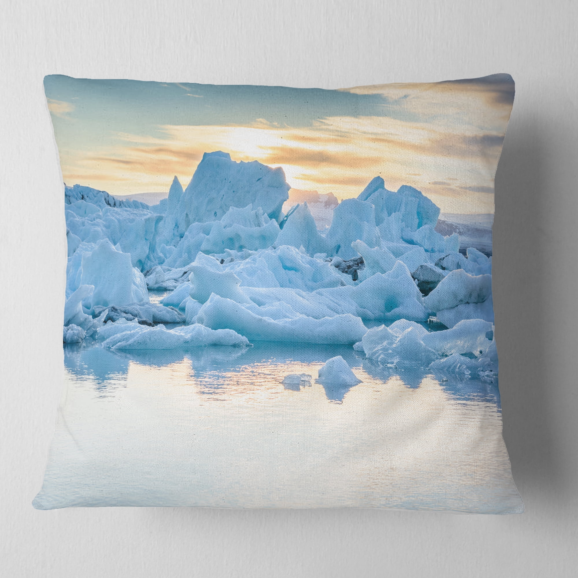 Designart Icebergs in Glacier Lagoon - Seascape Throw Pillow - 16x16
