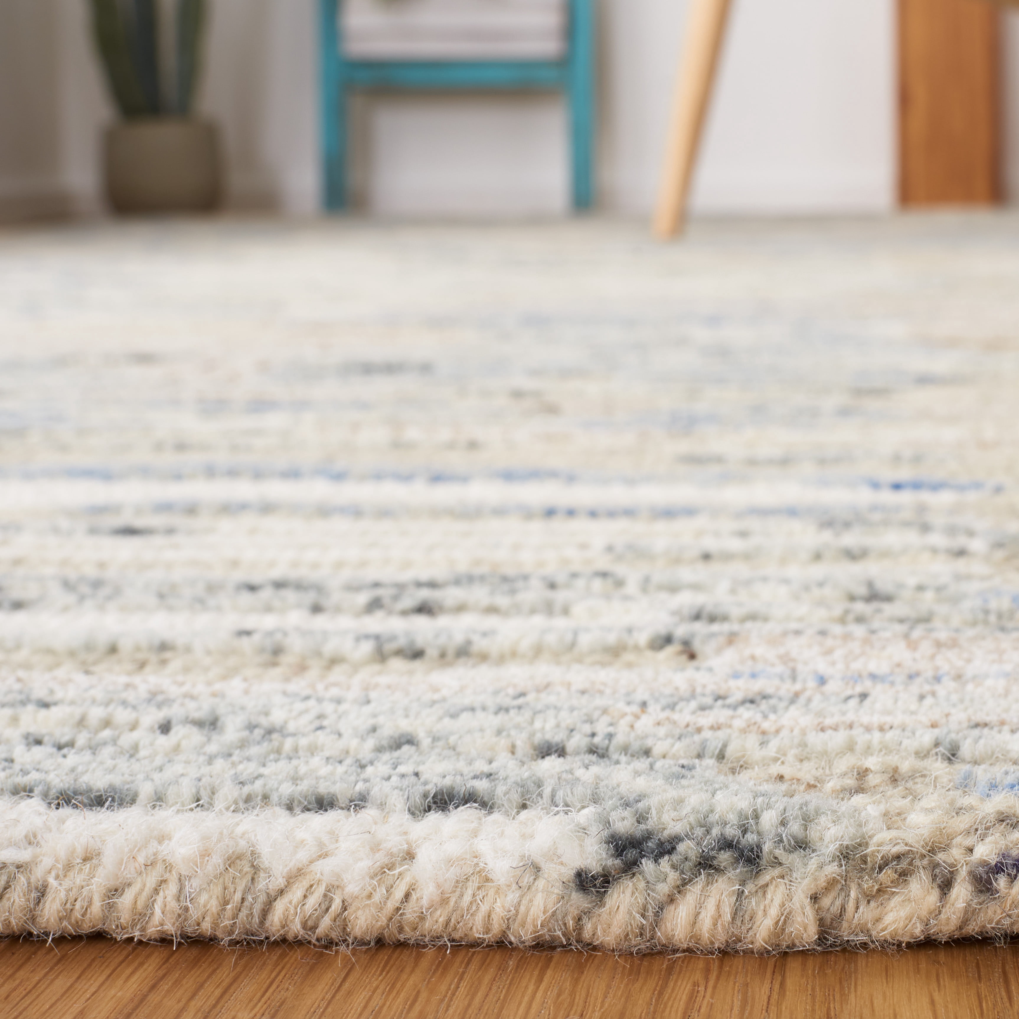 SAFAVIEH Metro Mirjana Distressed Area Rug, Ivory/Natural, 5' x 8'