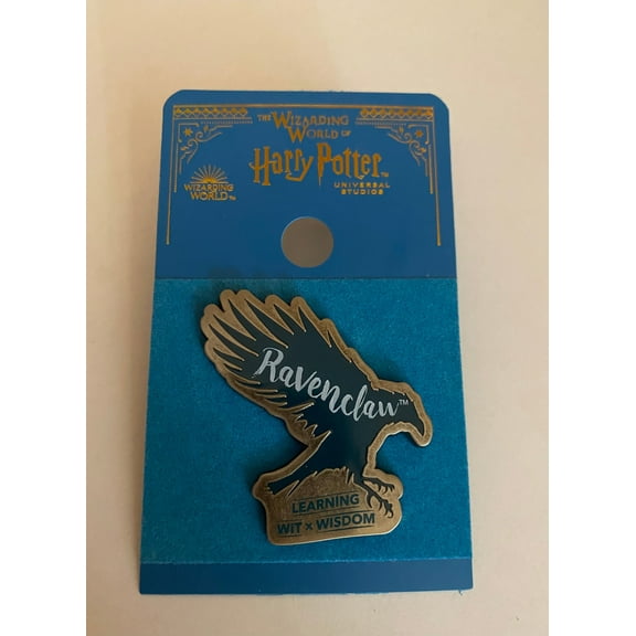 Universal Studios Harry Potter Ravenclaw Learning Wit Wisdom Pin New with Card