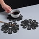 thumbnail image 5 of Esterilla de vajilla resistente al calor engrosada | Posavasus de plástico antideslizante en forma de flor | Portavasos aislante resistente para teteras, tazas y cuencos calientes | 15,8x15,8cm, 5 of 6