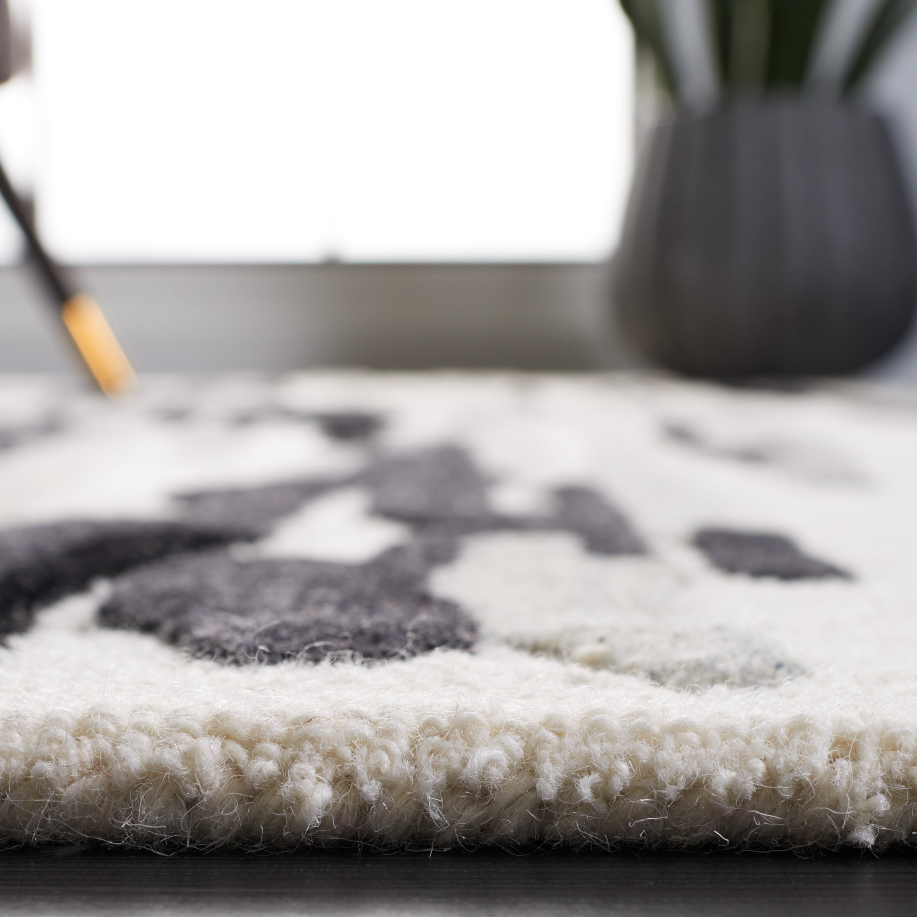 SAFAVIEH Rodeo Drive Jesper Abstract Area Rug, Ivory/Black, 6' x 6' Square