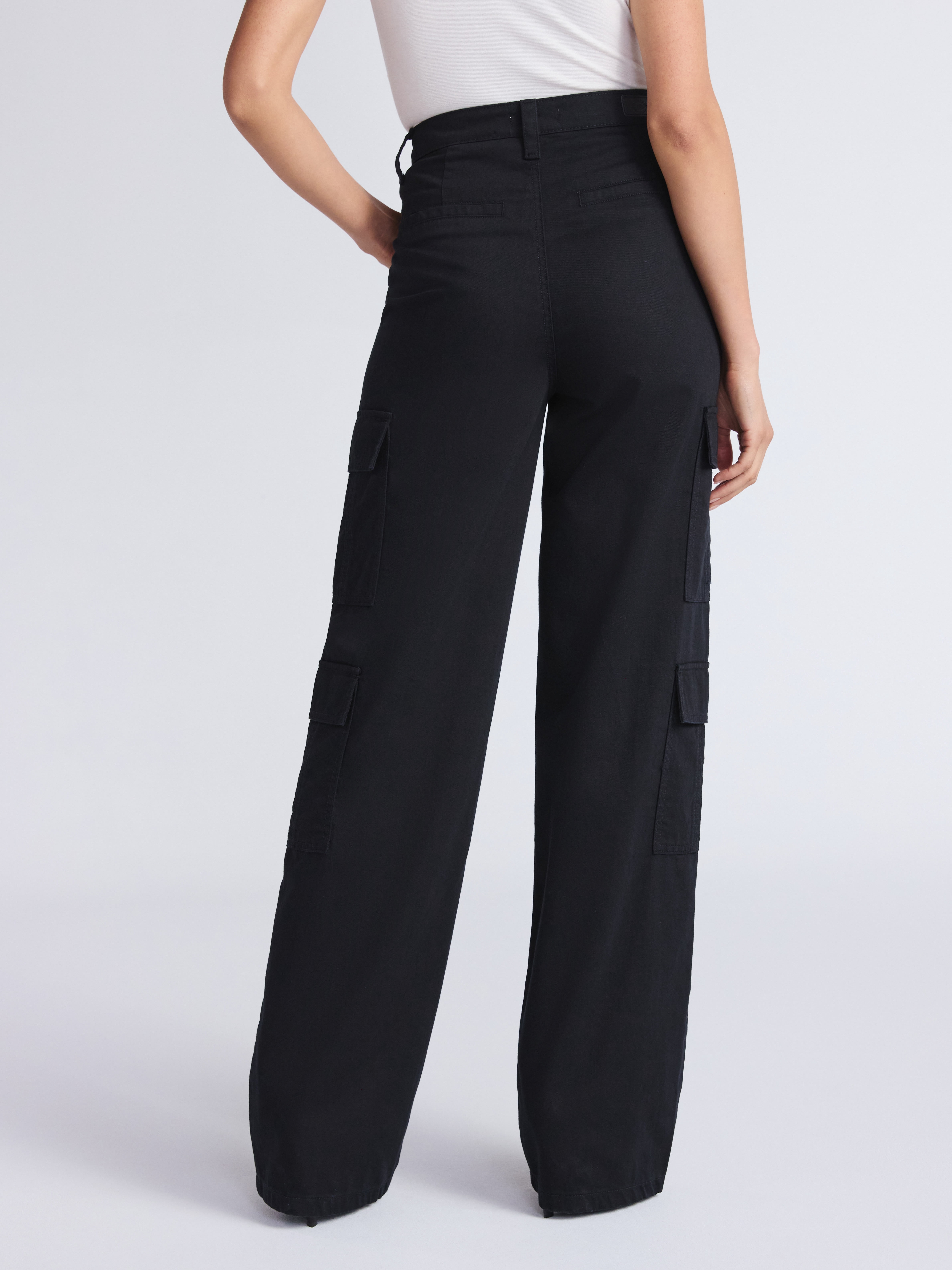 Sofia by Sofia Vergara Women's and Women's Plus Relaxed Straight Super High-Rise Cargo Jeans, 30.5", 32.5, and 34.5" Inseams, Sizes 0-28